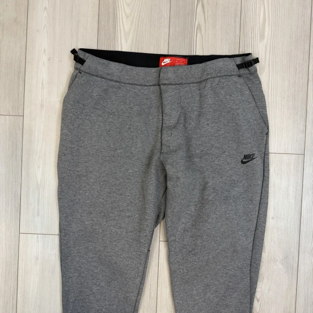 Nike sportswear tech